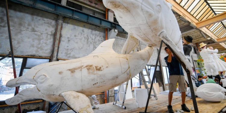 Debreceni Virágkarnevál – Készülnek a virágkocsik figurái