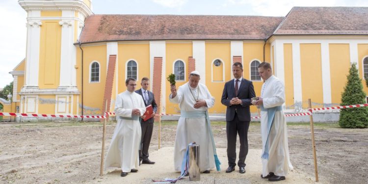 Fülöp Attila: a kormány segíti az egyházi szociális intézmények működését