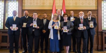 Augusztus 20. – Semjén: mindannyian az egyetemes magyarság örökösei és hordozói vagyunk