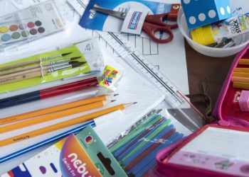 Ingyenes tanszercsomagot kapnak a rászoruló gyerekek