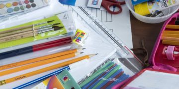 Ingyenes tanszercsomagot kapnak a rászoruló gyerekek