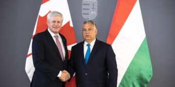 Orbán Viktor a volt kanadai miniszterelnökkel tárgyalt