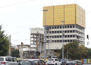 Bontják a Fővárosi Vízművek régi irodaházát