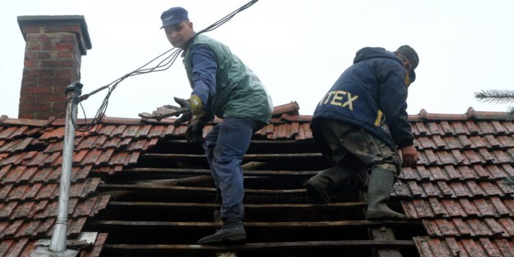 A nyári viharkárok helyreállításán segít a Katolikus Karitász