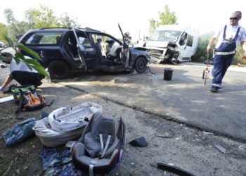 Többen megsérültek egy balesetben Pilisvörösvárnál, lezárták a 10-es főutat