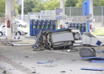 Egy benzinkút kútoszlopát döntötte ki egy személyautó Budapesten