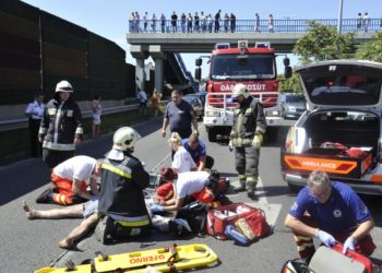 Motorkerékpár és személyautó ütközött Budapesten