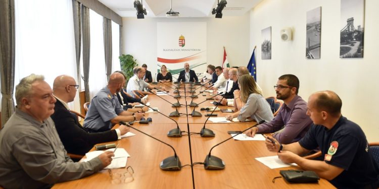 Augusztus 20. – Elfogadták a biztosítási tervet