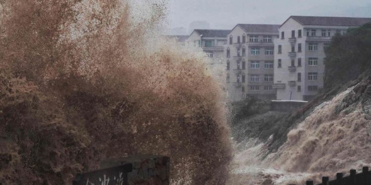Húsz fölé emelkedett a Kína keleti partvidékét sújtó Lekima tájfun halálos áldozatainak száma