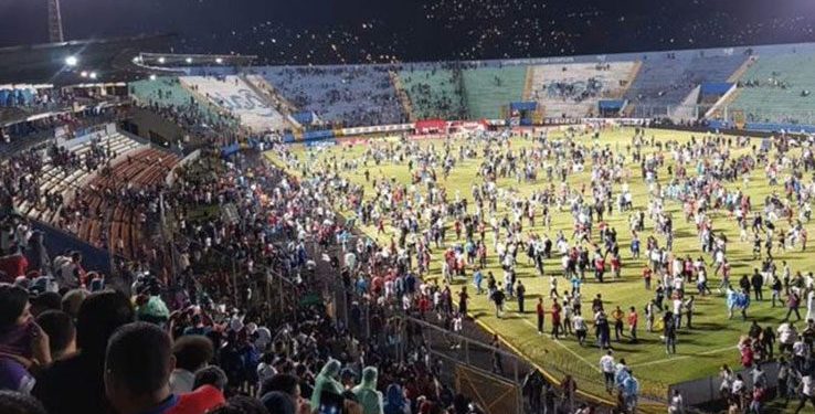 Vérengzés, halál: ilyen egy hondurasi derby