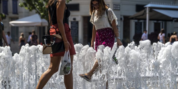 Országszerte hőségre figyelmeztetnek