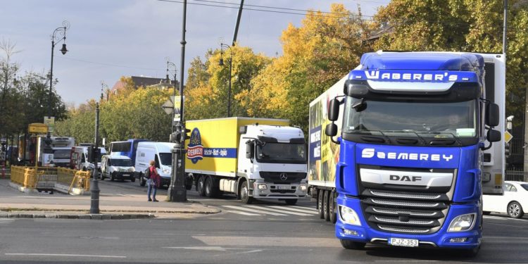 Több mint ötven tonna élelmiszert szállítottak át Budapesten az élelmezési világnapon