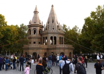 A Halászbástya monumentális kartonmása épül fel a Szabadság téren