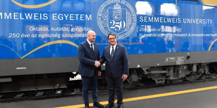 Együttműködési megállapodás kötött a MÁV és Semmelweis Egyetem