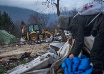 Illegális bevándorlás – Bontják a boszniai-horvát határ közelében fekvő migránstábort