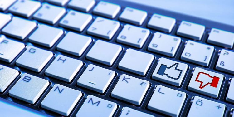 Az olasz bíróság elrendelte a Facebookon bezárt szélsőjobboldali oldalak újranyitását