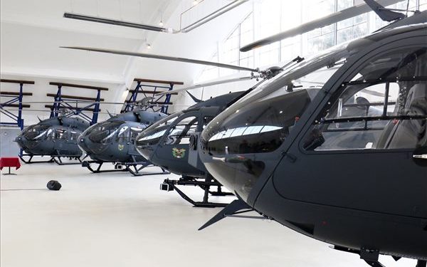 Átadták a honvédség új helikoptereit Szolnokon