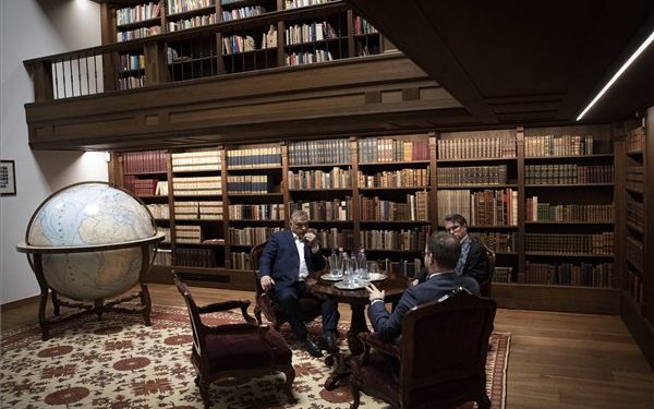 Orbán Viktor fogadta Patrick J. Deneen amerikai politológus professzort