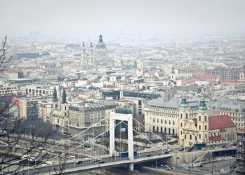 Jövőre csökkenő forgalomra és 3-7 százalékos áremelkedésre számít a lakóingatlan piacon a Duna House