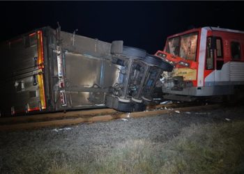 Személyvonat és nyerges vontató ütközött össze Kunszentmártonnál