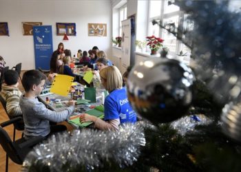Nehéz sorsú gyerekeknek szerveztek karácsonyi ajándékkészítési foglakozás Csepelen