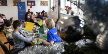Nehéz sorsú gyerekeknek szerveztek karácsonyi ajándékkészítési foglakozás Csepelen