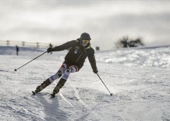 Síelők a mátraszentistváni síparkban