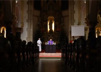 Advent – Hajnali mise a Jézus Szíve templomban