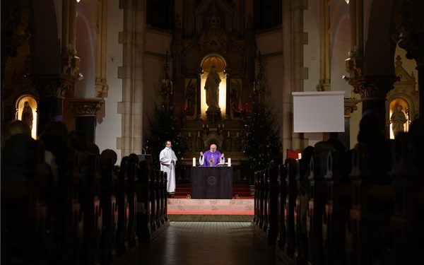 Advent – Hajnali mise a Jézus Szíve templomban