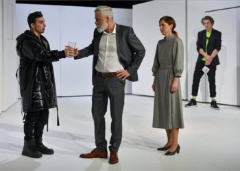Az Imágó című színdarab bemutatója Debrecenben