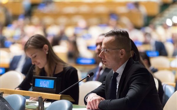 Szijjártó: az ENSZ globális migrációs csomagja nem lehet hivatkozási alap a nemzetközi jogban