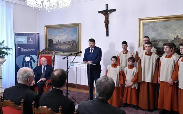 Az Égre néző című verseskötet bemutatója