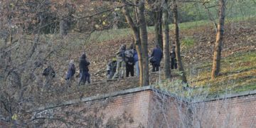 Fegyvert kerestek a budai vár oldalában a TEK munkatársai