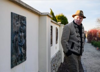 Gróf Nádasdy Ferencnek emléket állító domborművet avattak Kápolnásnyéken