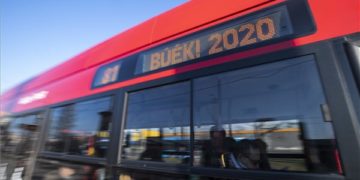 Szilveszteri feliratok a budapesti tömegközlekedési járatokon