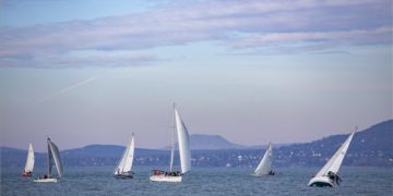 Szilveszteri jótékonysági regatta vitorlásverseny a Balatonon