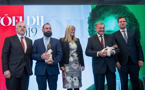 Lezsák Sándor és Szájer József kapta idén a Petőfi-díjat