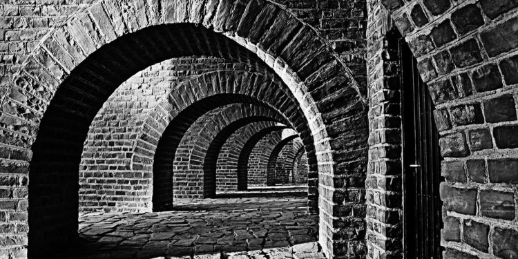 Hitler-mellszobrot találtak a francia szenátus pincéjében