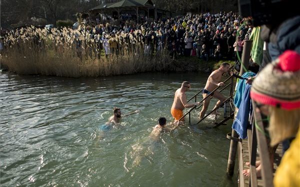 Újévi csobbanás Orfűn