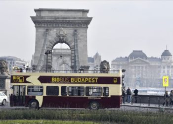 Mától nem hajthatnak át a Lánchídon turistabuszok és teherautók