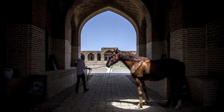 Őrizetbe vették Iránban a gép lelövéséről videót készítő embert