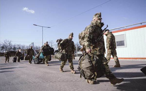 Megkétszerezik a határvédelemben részt vevő katonák számát