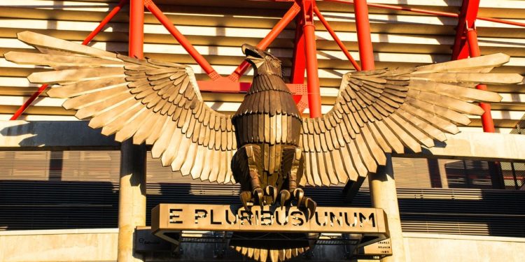 Magyar és portugál futballszurkolók emlékeztek meg Fehér Miklósról.