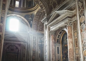 Ferenc pápa a pénz istenének elutasítására szólított fel