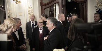 Ünnepélyesen megnyitották a felújított prágai Állami Operát