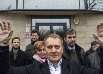 Varju László rabosítása ellen tiltakozott az ellenzék