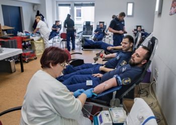 SZOLGÁLNAK ÉS VÉRT ADNAK