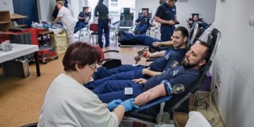 SZOLGÁLNAK ÉS VÉRT ADNAK