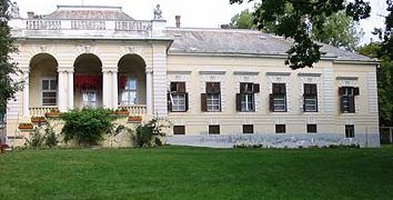 Pedagógiai intézményeket újítanak fel Tolnában