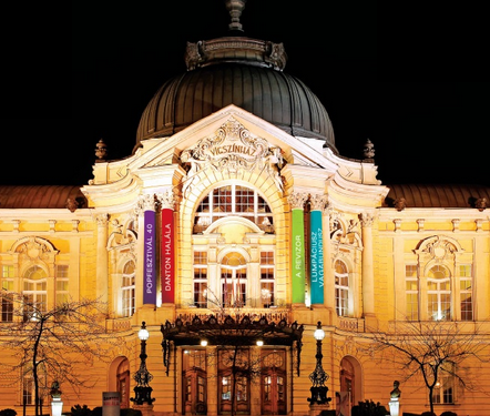 Zsótér Sándor rendezésében látható Molnár-darab a Vígszínházban (videó)